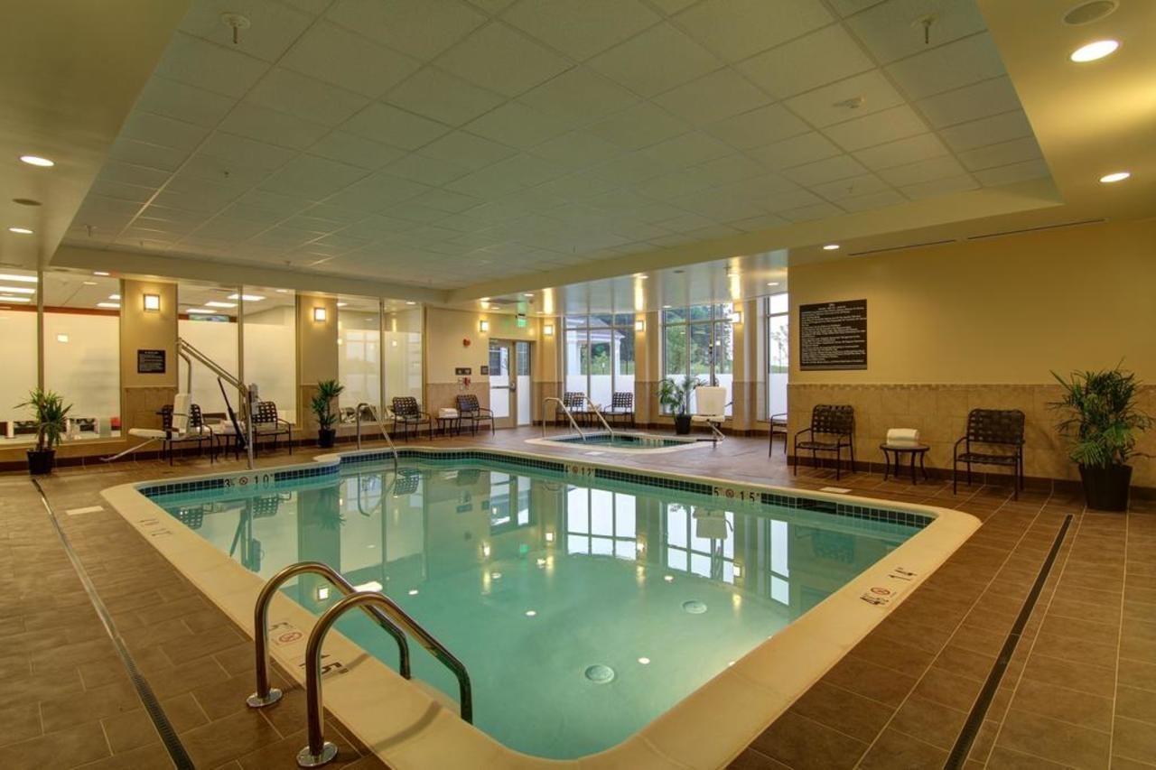 Hilton Garden Inn Woodbridge Exterior photo