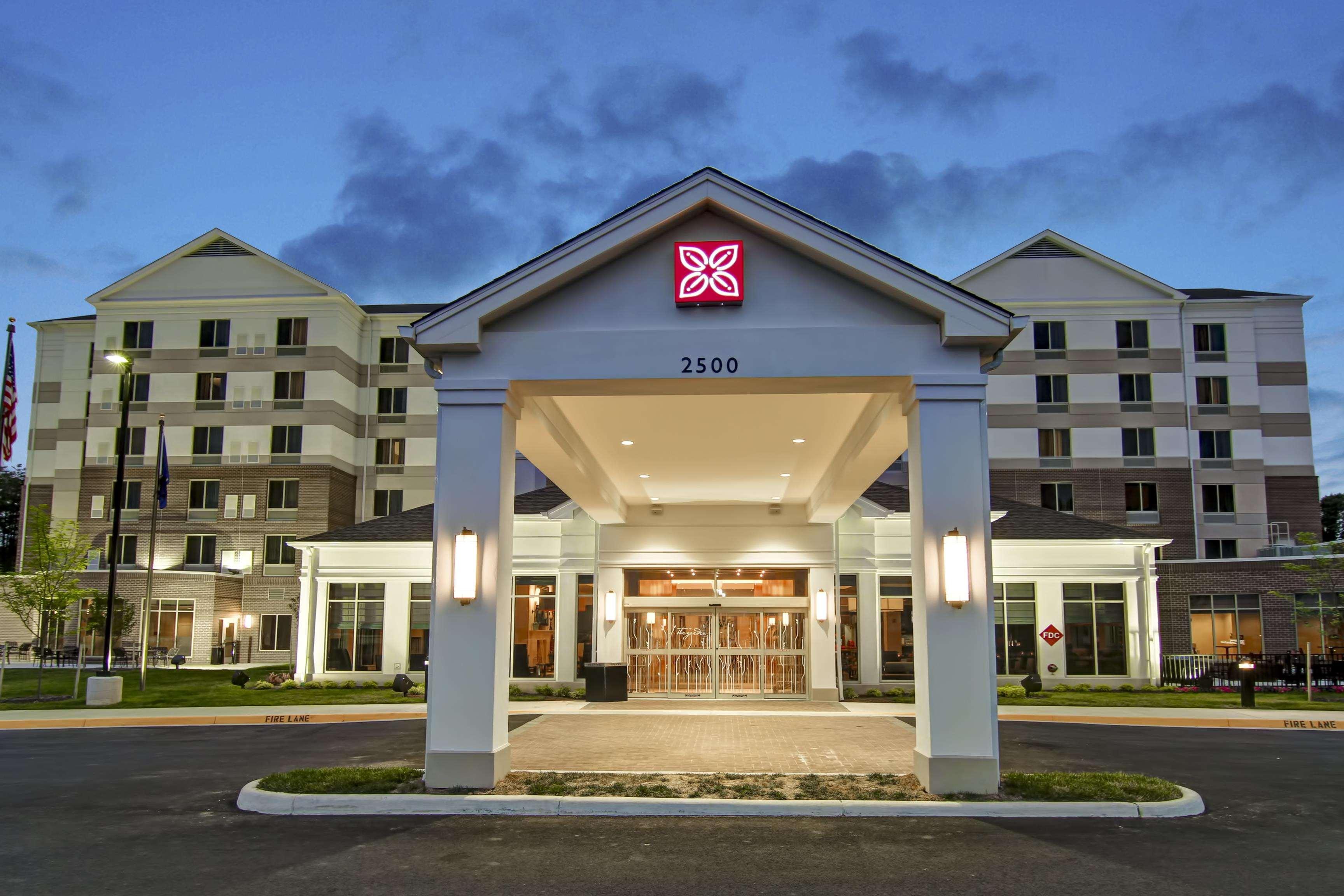 Hilton Garden Inn Woodbridge Exterior photo