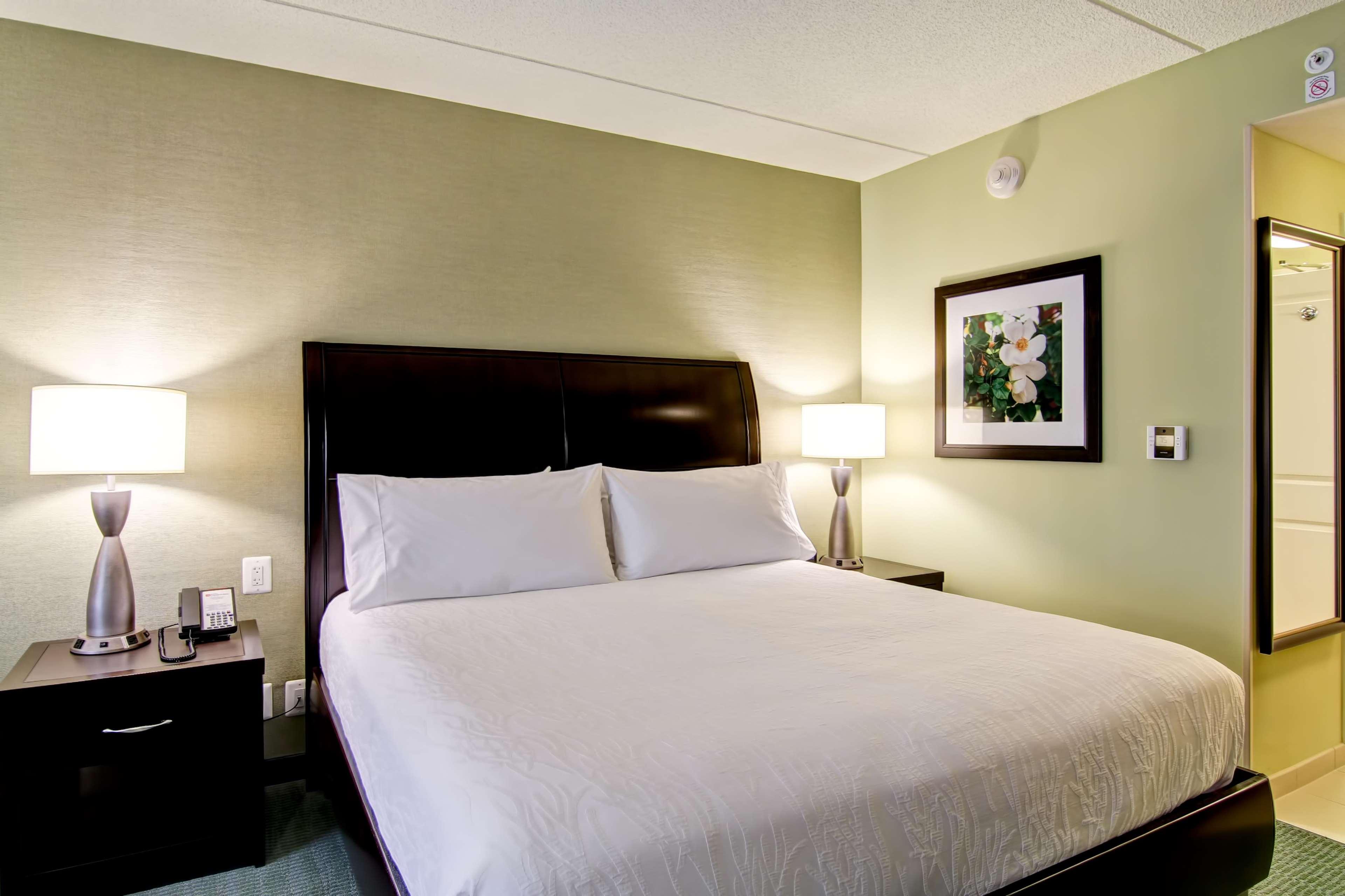 Hilton Garden Inn Woodbridge Exterior photo