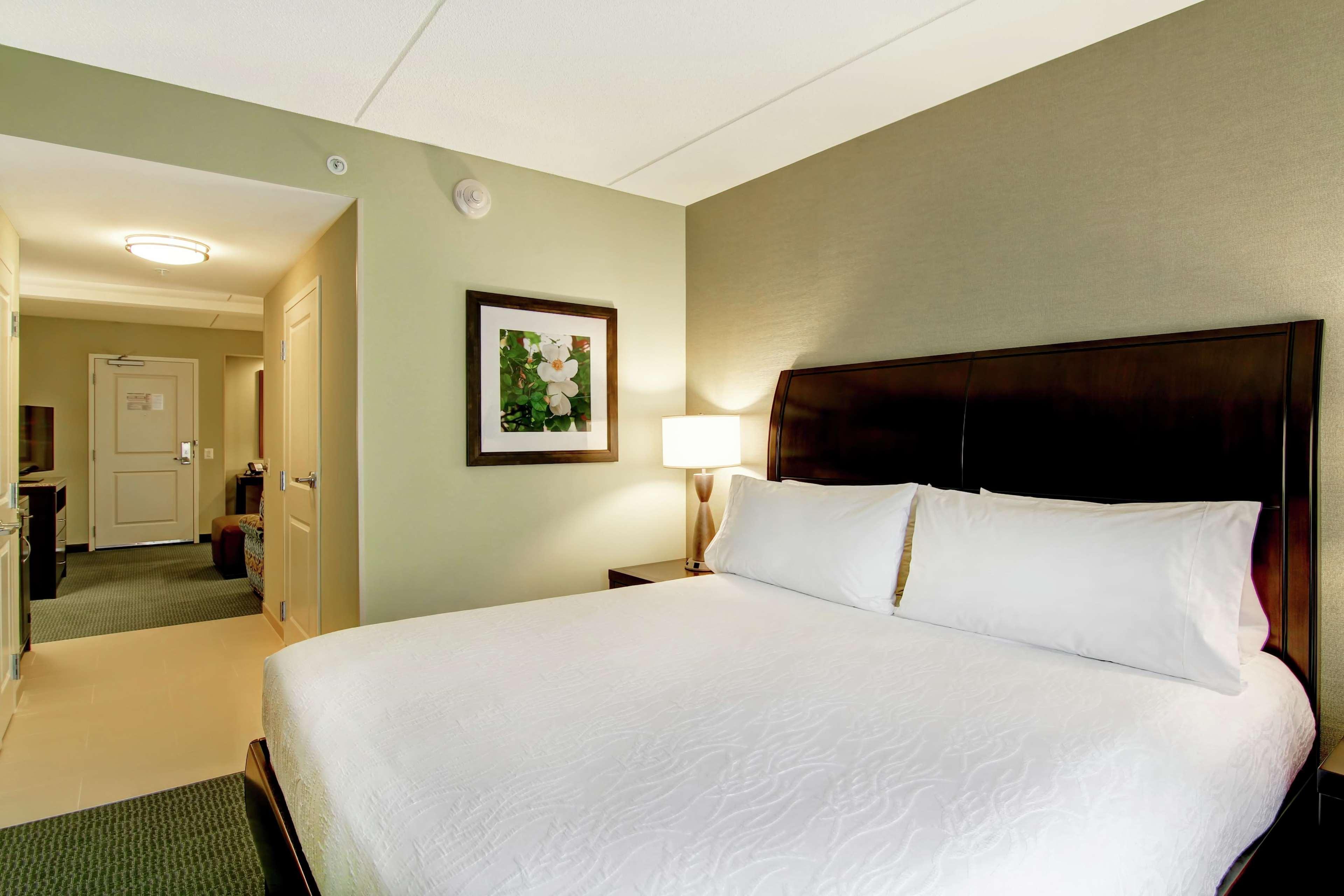 Hilton Garden Inn Woodbridge Exterior photo