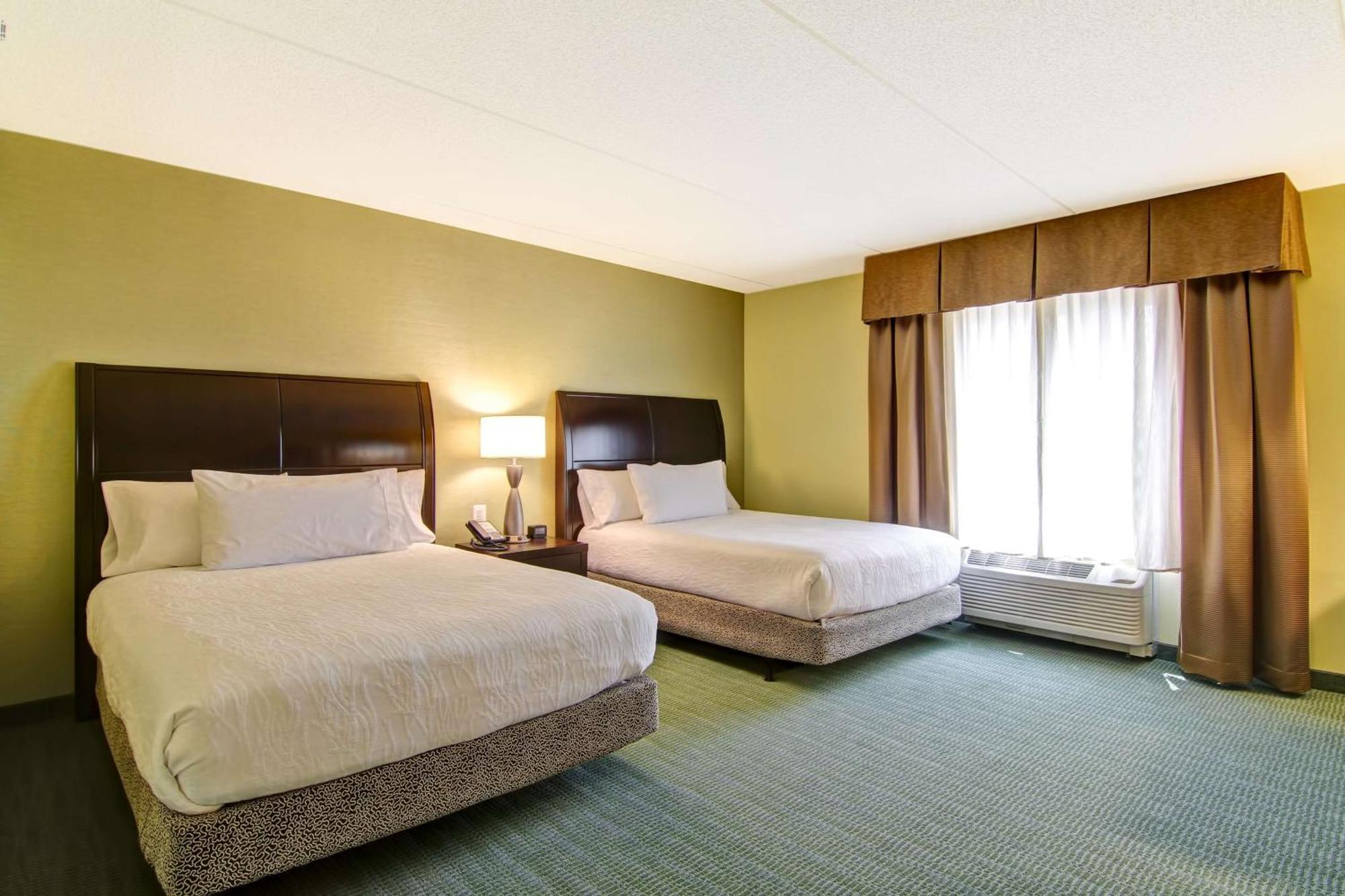 Hilton Garden Inn Woodbridge Exterior photo