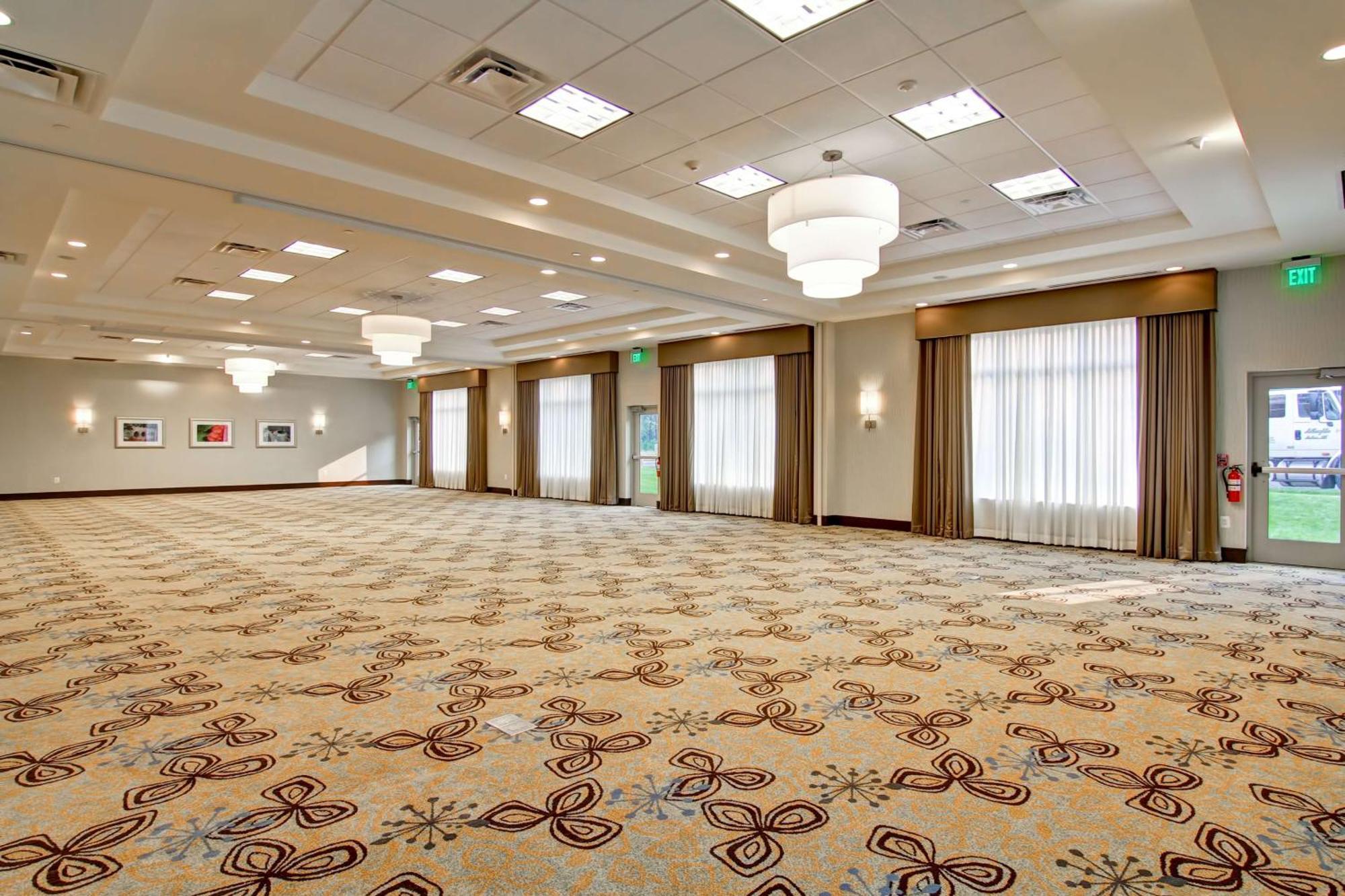 Hilton Garden Inn Woodbridge Exterior photo