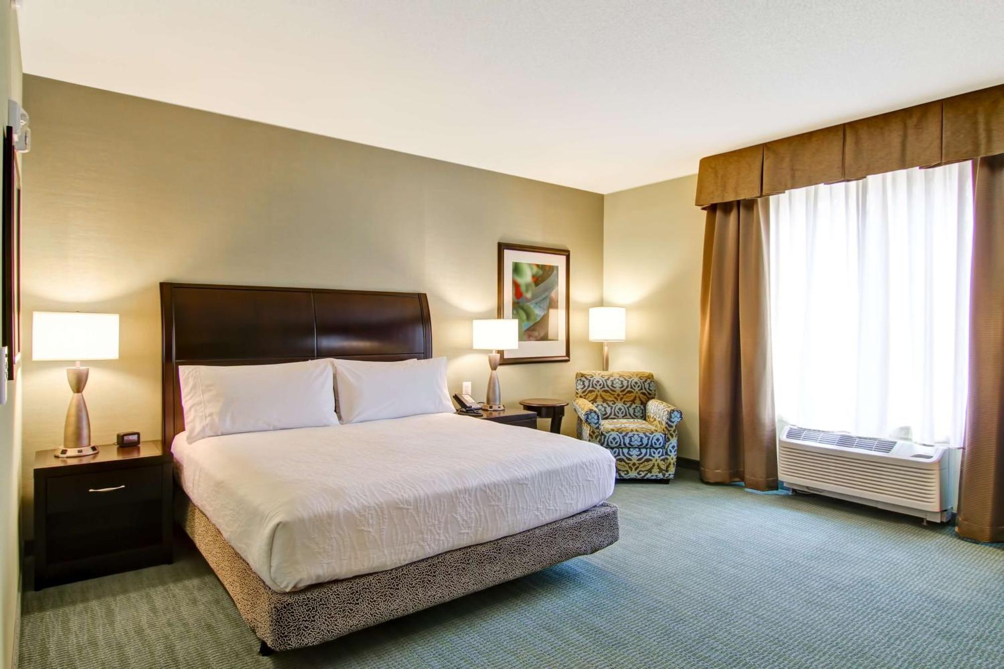 Hilton Garden Inn Woodbridge Exterior photo