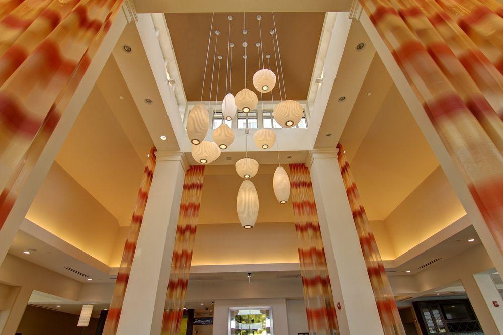 Hilton Garden Inn Woodbridge Exterior photo